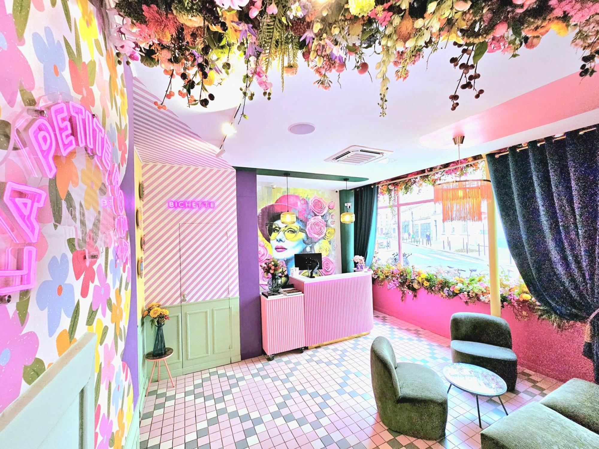 Pink Hotel 3*