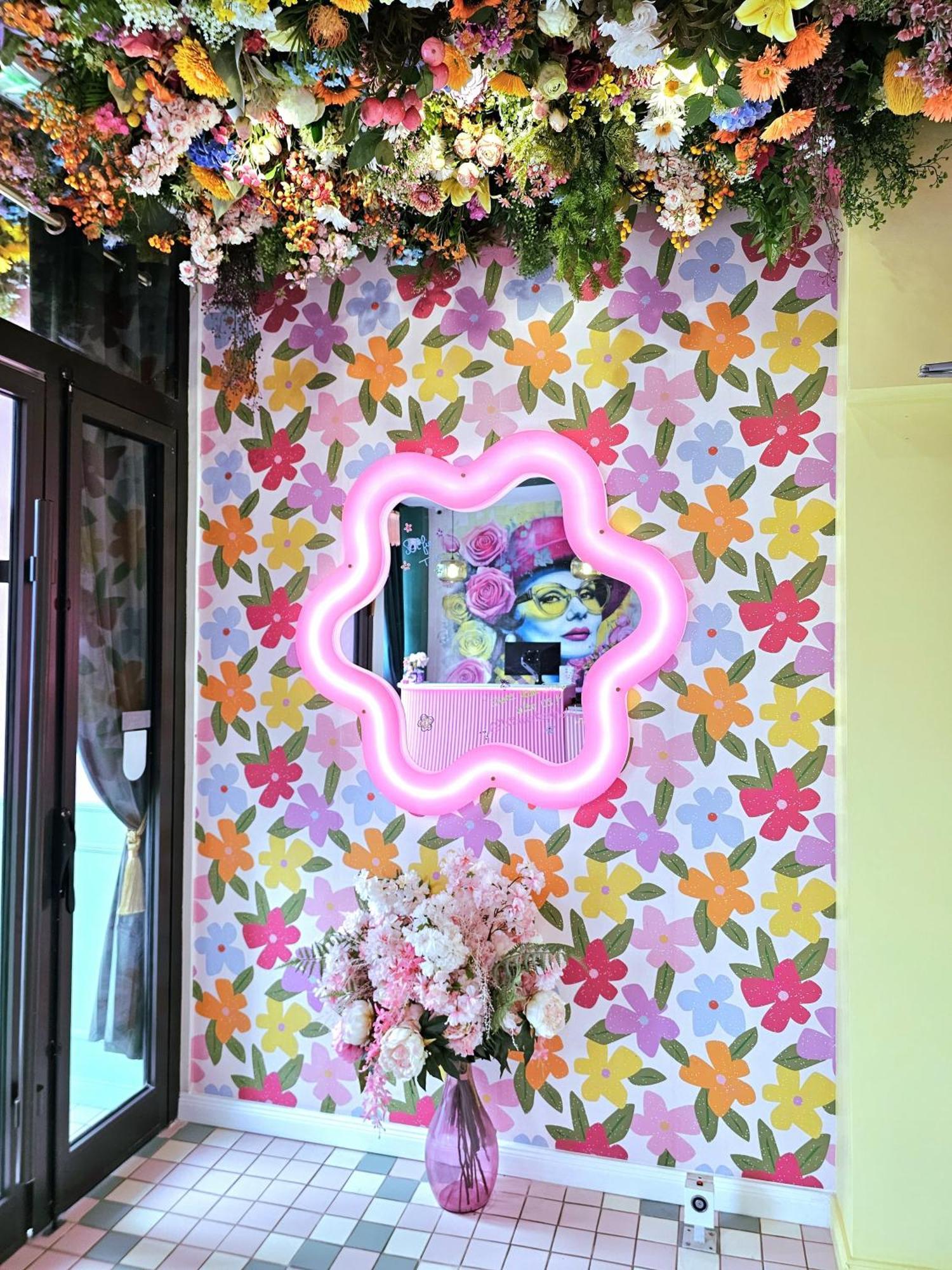 Pink Hotel 3*